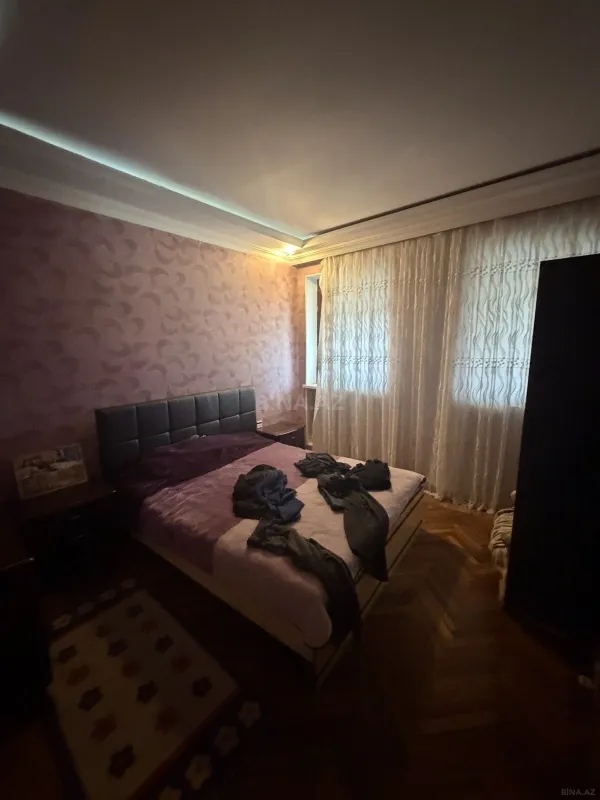 Satılır 10 otaqlı həyət evi 400 m²