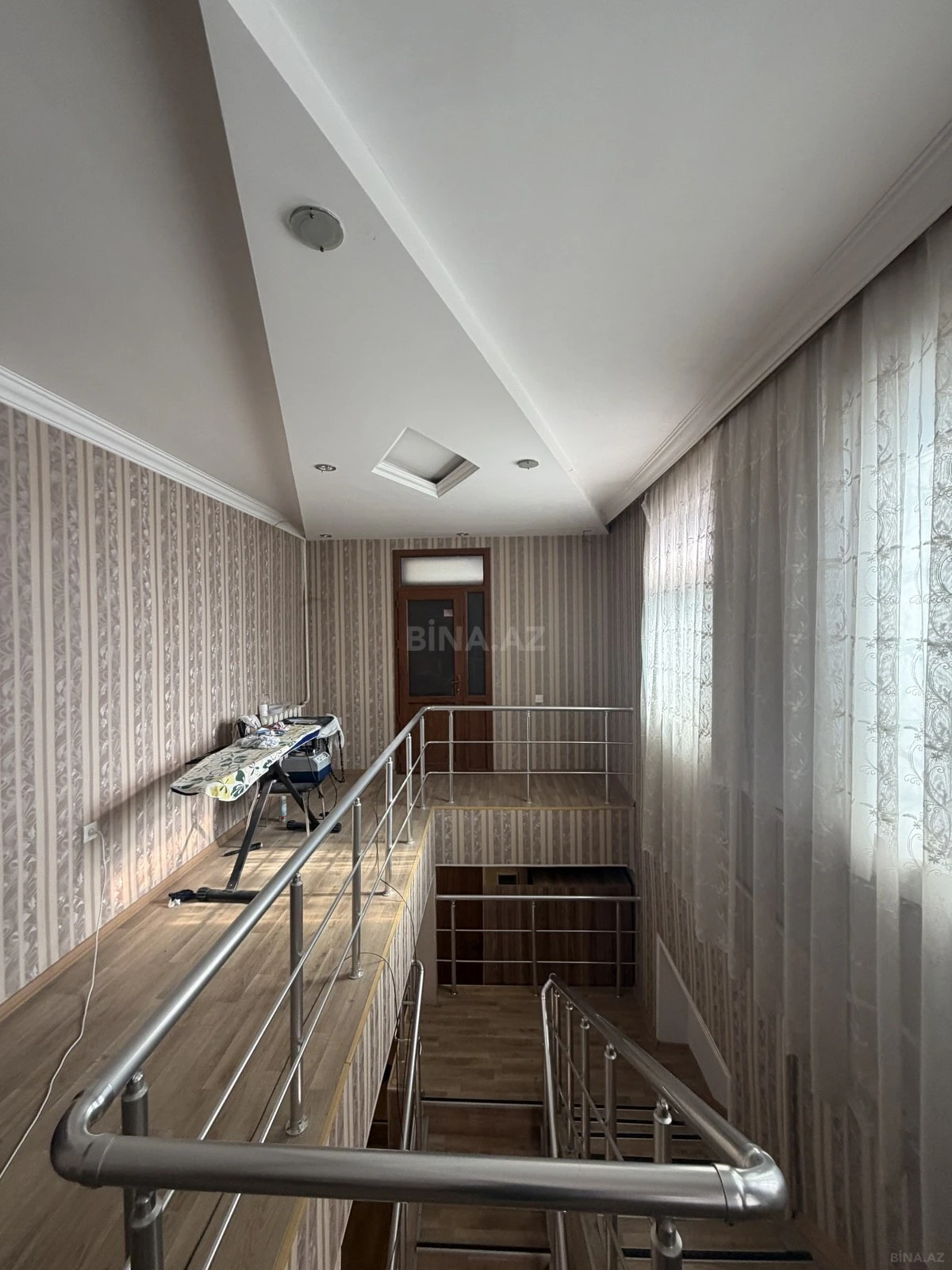 Satılır 10 otaqlı həyət evi 400 m²