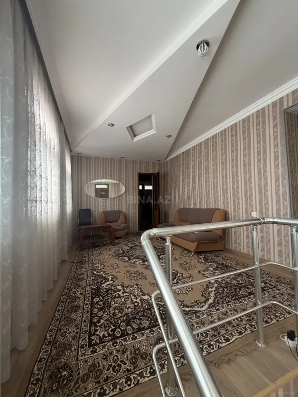Satılır 10 otaqlı həyət evi 400 m²