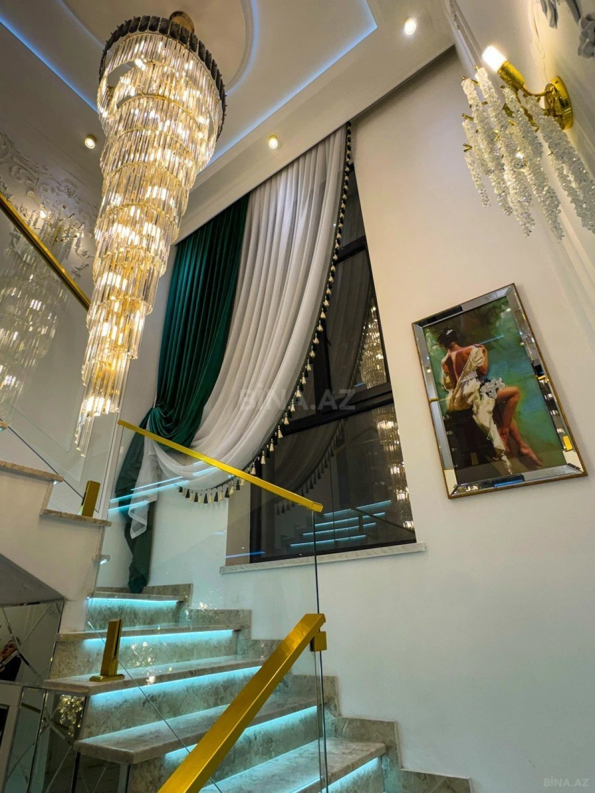 Satılır 6 otaqlı həyət evi 240 m²