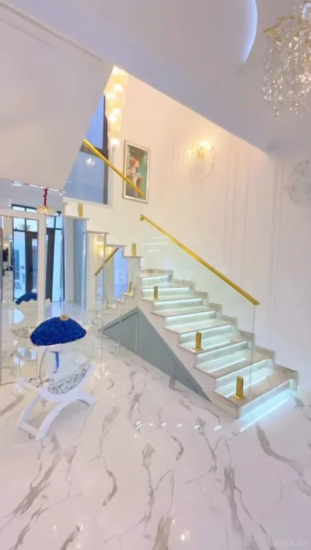 Satılır 6 otaqlı həyət evi 240 m²