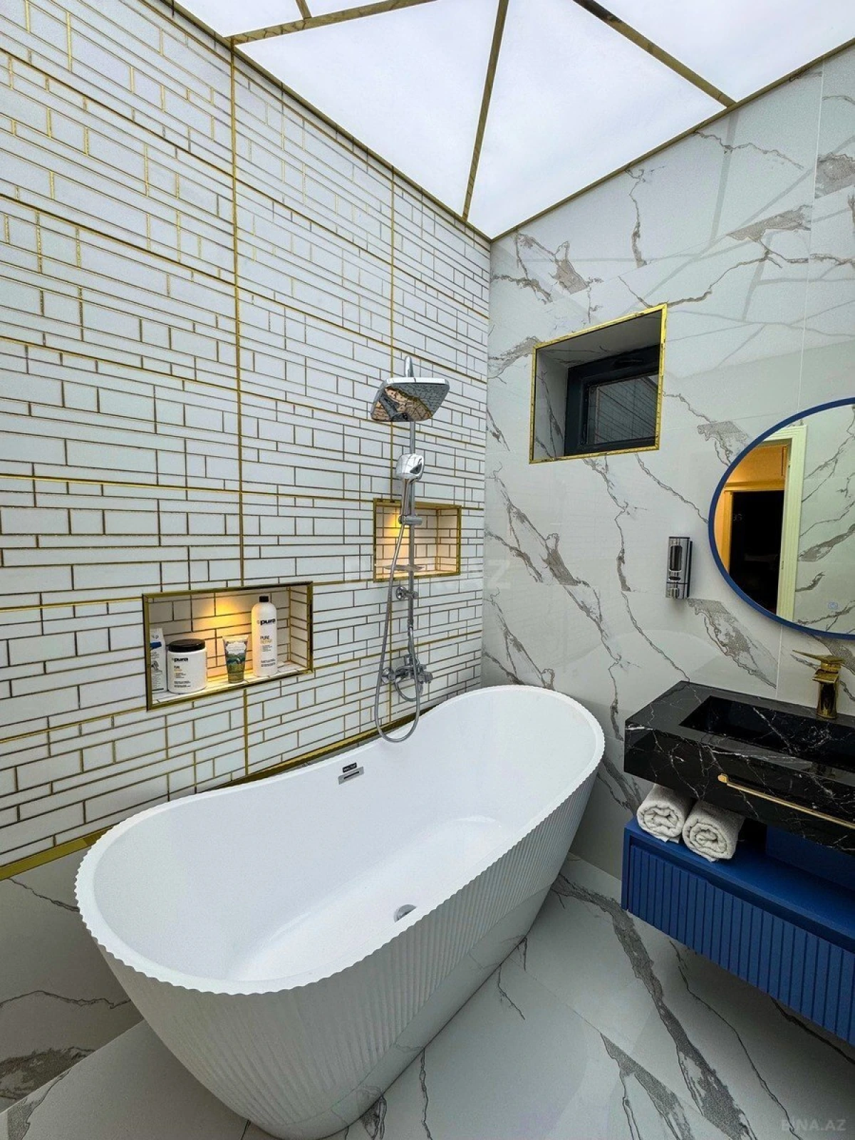 Satılır 6 otaqlı həyət evi 240 m²