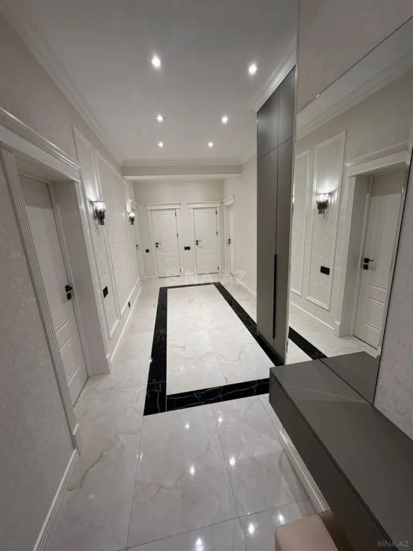 Satılır 3 otaqlı mənzil 135 m²