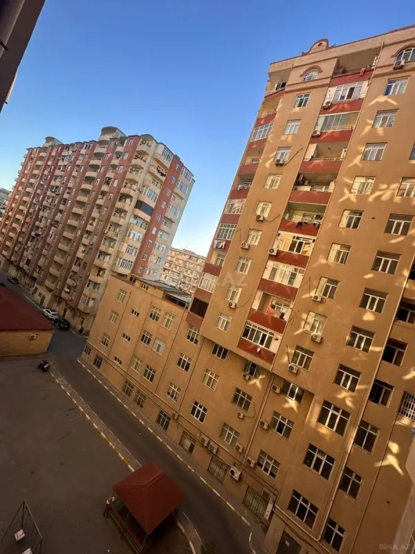 Satılır 3 otaqlı mənzil 135 m²