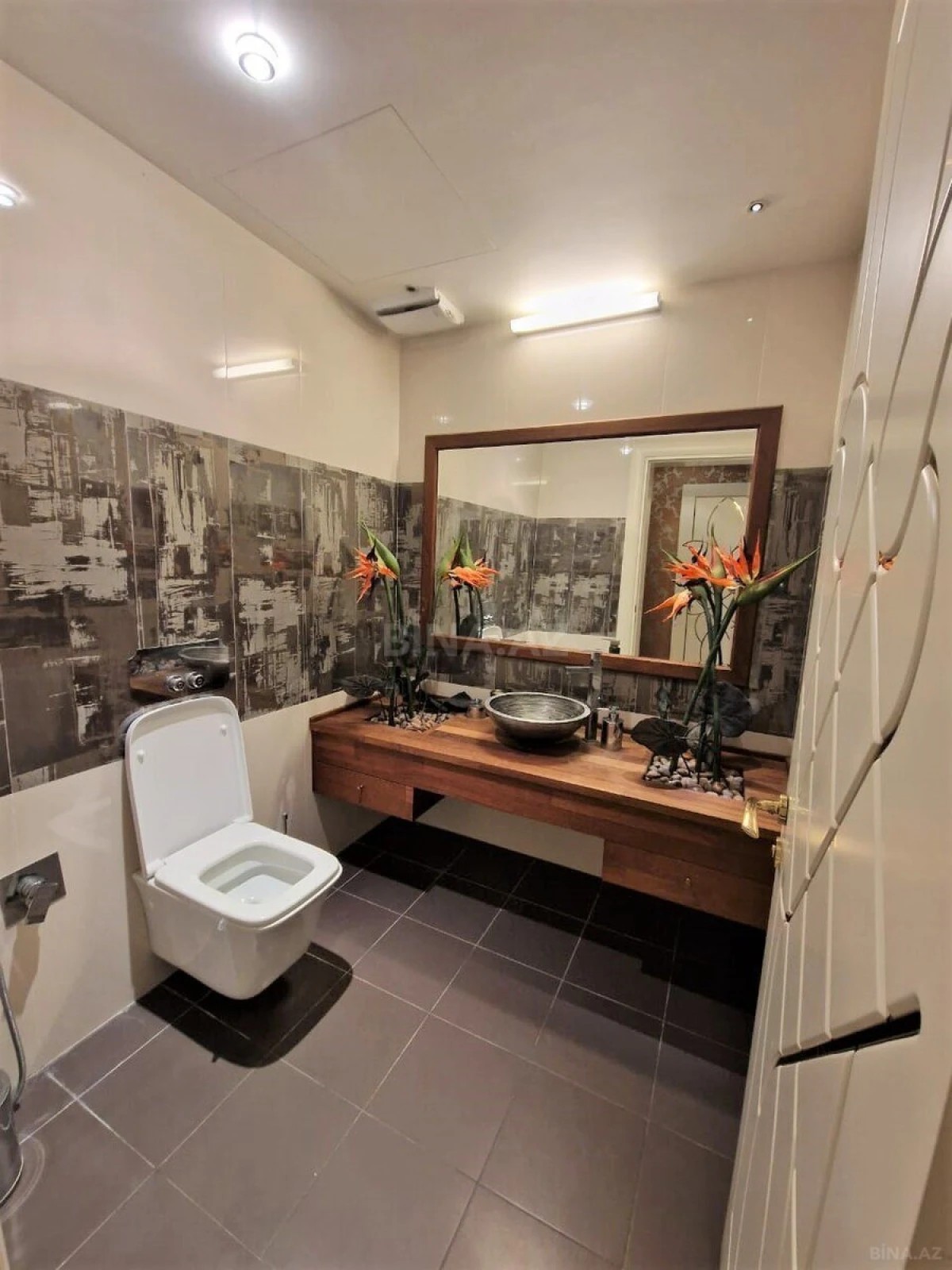 Kirayə verilir 6 otaqlı mənzil 460 m²