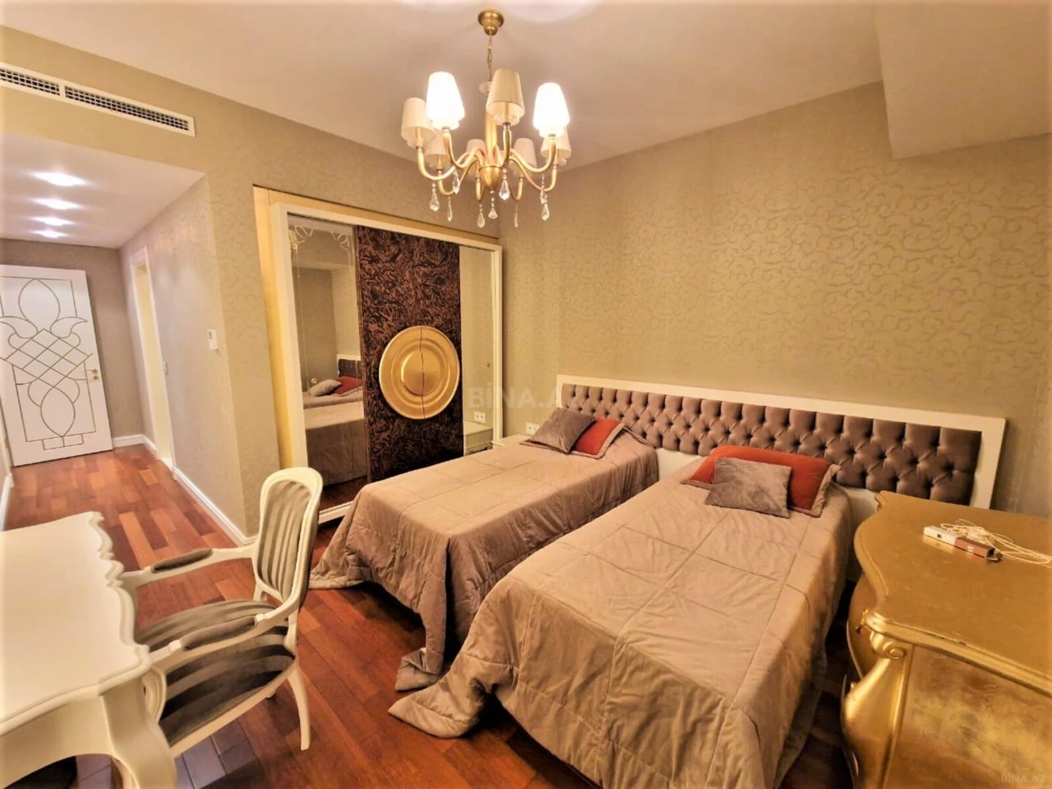 Kirayə verilir 6 otaqlı mənzil 460 m²