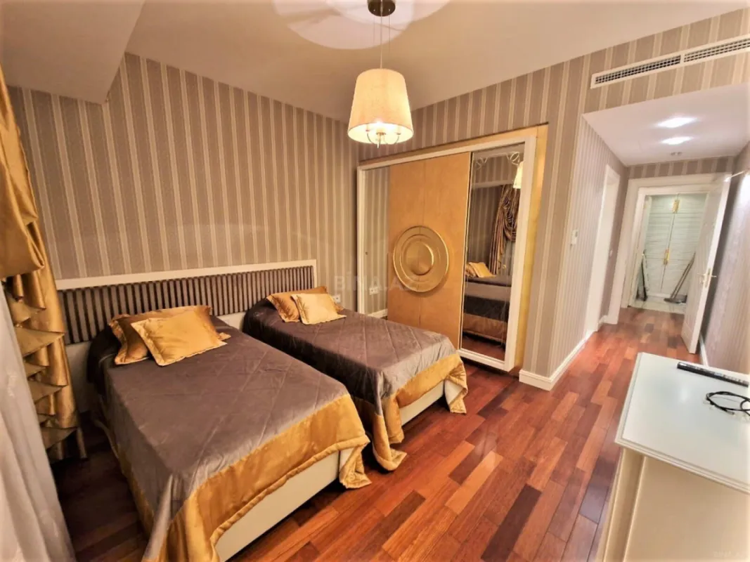 Kirayə verilir 6 otaqlı mənzil 460 m²