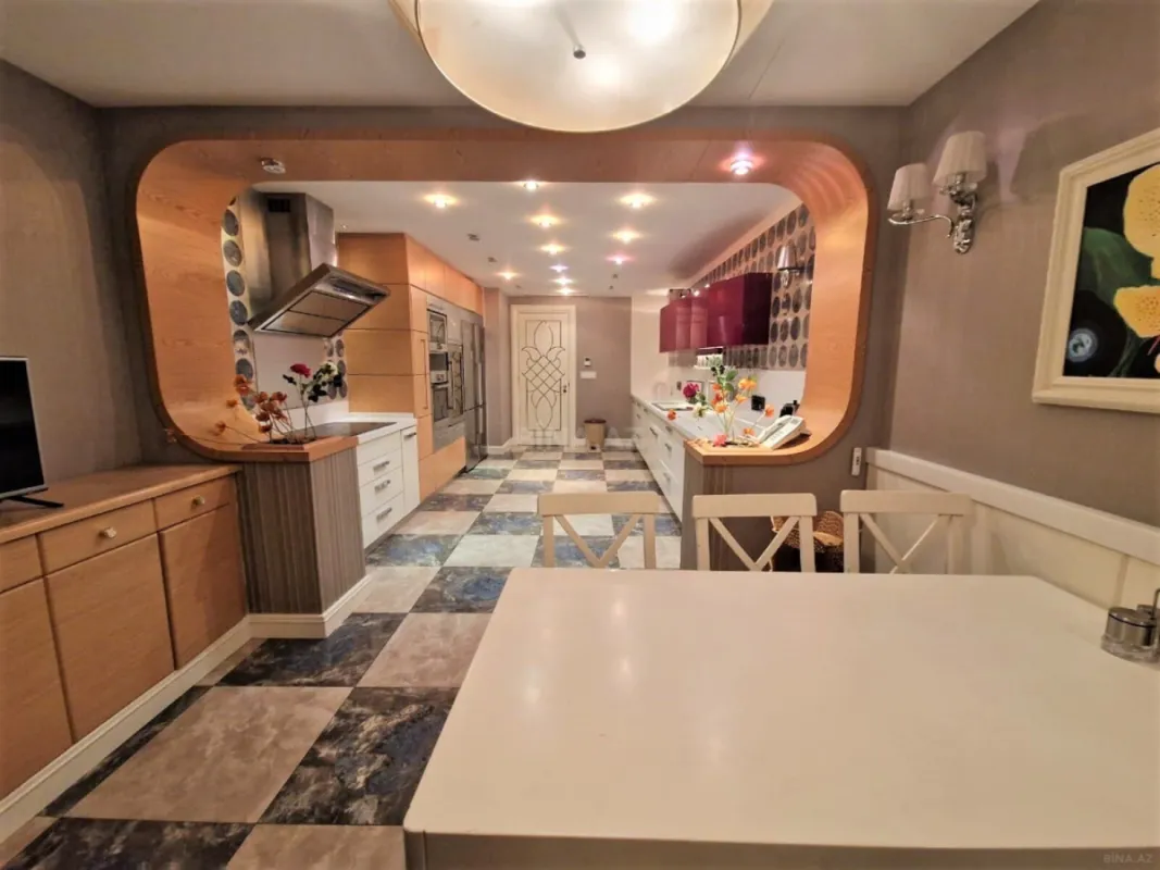 Kirayə verilir 6 otaqlı mənzil 460 m²