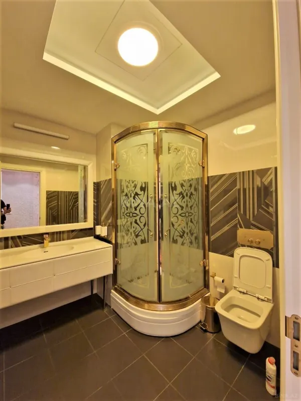 Kirayə verilir 6 otaqlı mənzil 460 m²