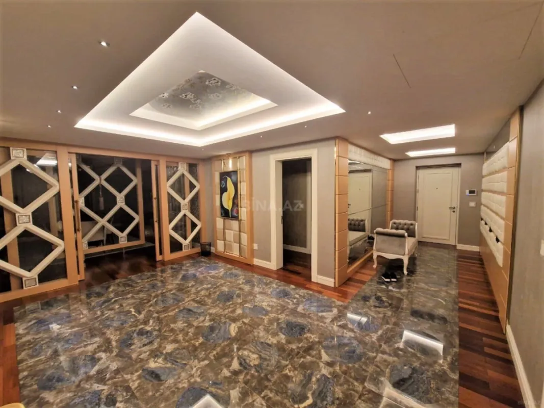 Kirayə verilir 6 otaqlı mənzil 460 m²