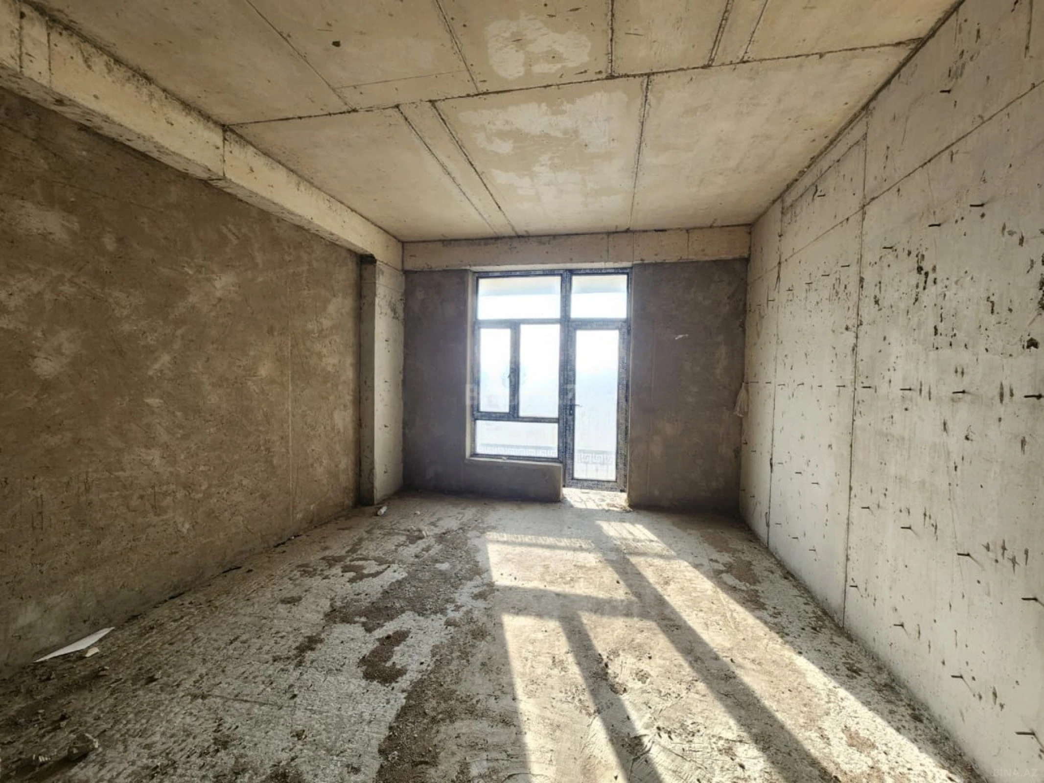Satılır 4 otaqlı mənzil 196 m²