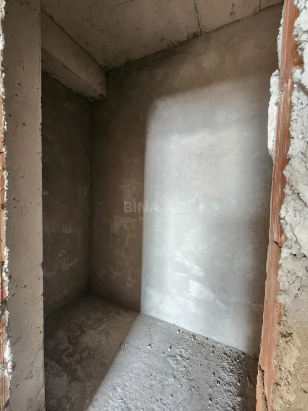 Satılır 4 otaqlı mənzil 196 m²