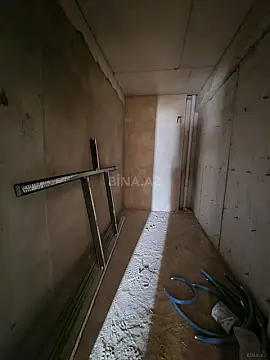 Satılır 4 otaqlı mənzil 196 m²