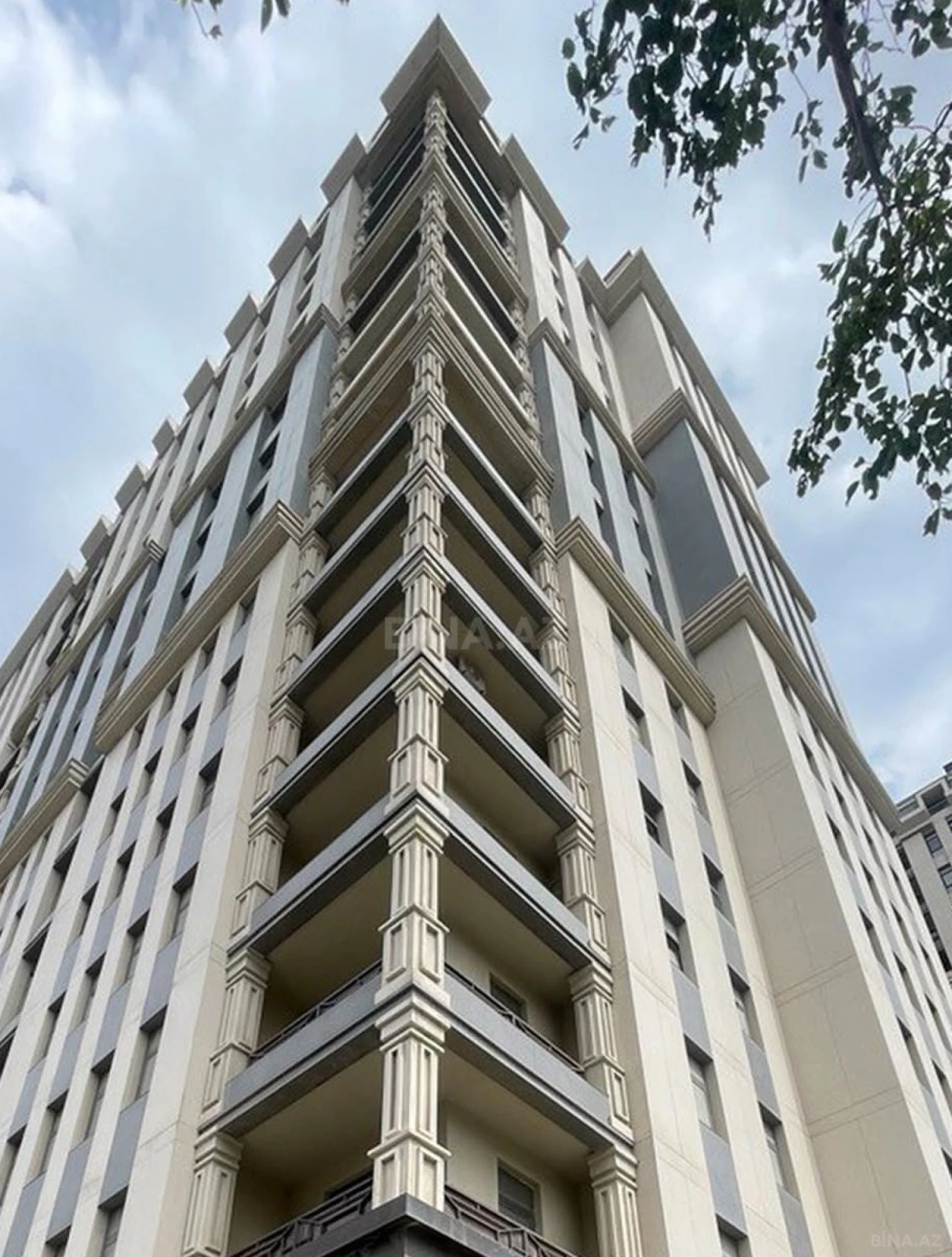 Satılır 3 otaqlı mənzil 114 m²