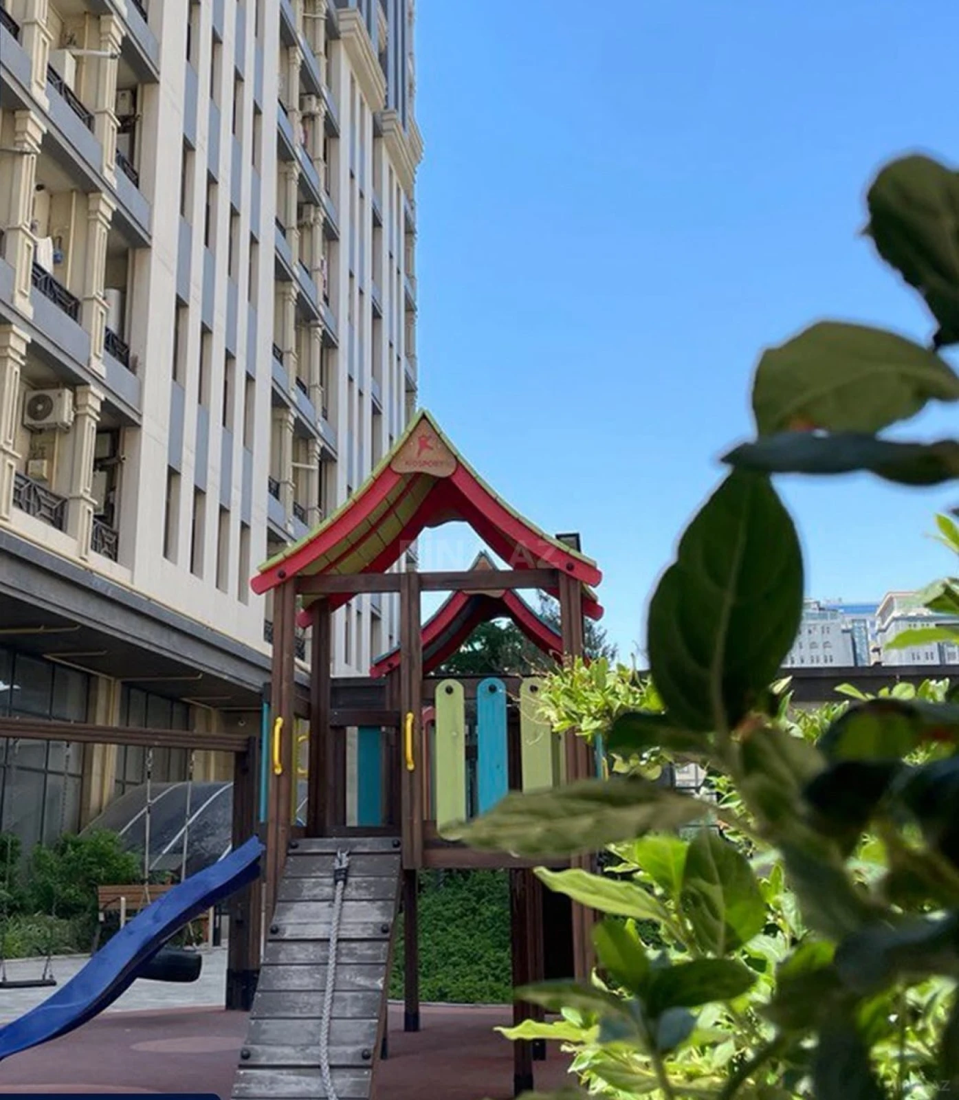 Satılır 3 otaqlı mənzil 114 m²