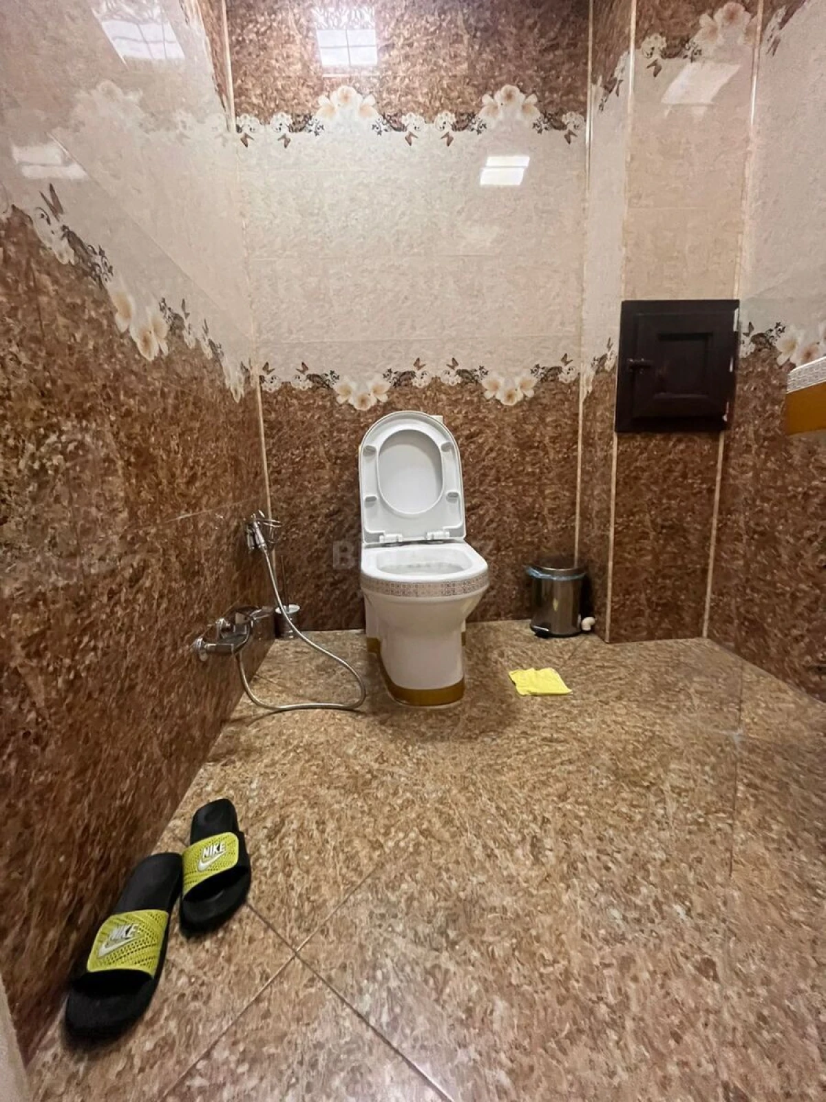 Satılır 3 otaqlı mənzil 135 m²