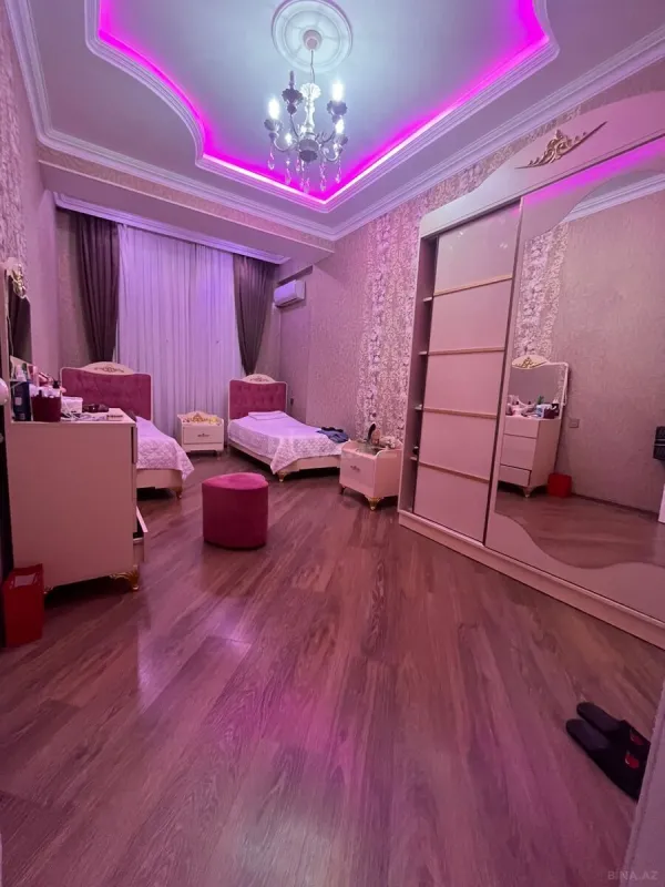 Satılır 3 otaqlı mənzil 135 m²