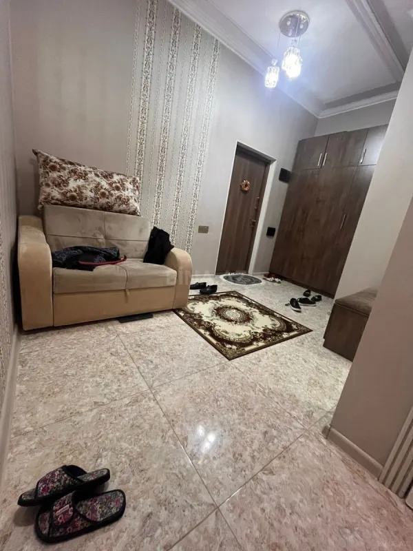 Satılır 3 otaqlı mənzil 135 m²