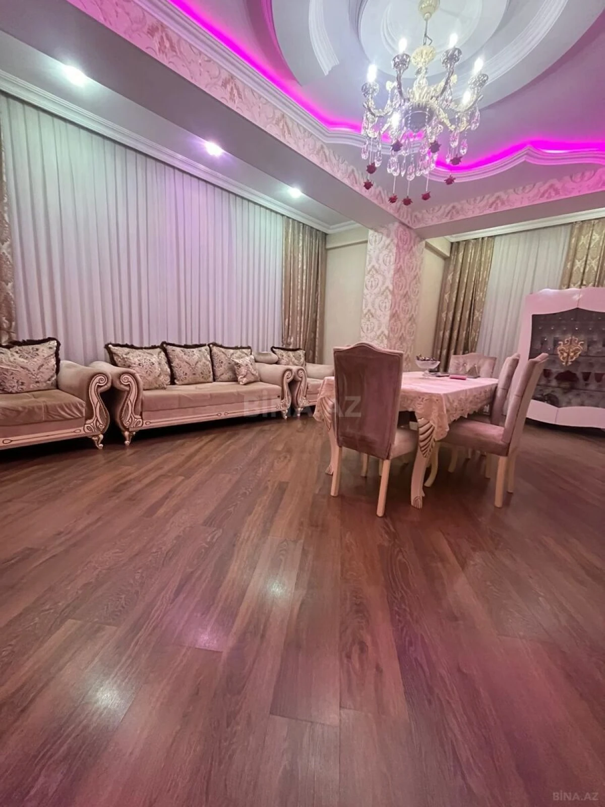 Satılır 3 otaqlı mənzil 135 m²