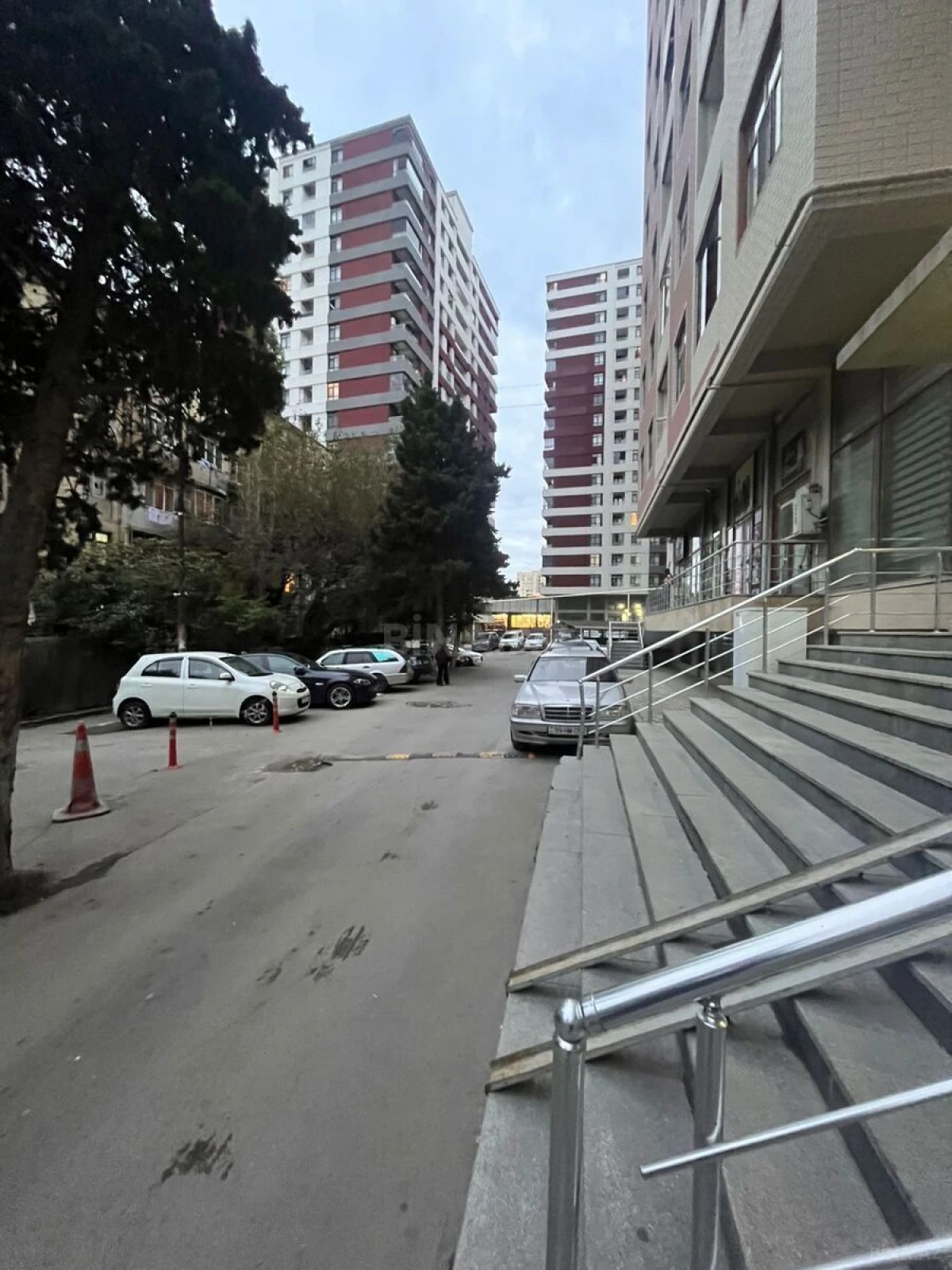 Satılır 3 otaqlı mənzil 135 m²