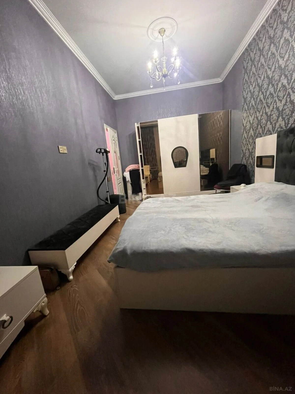 Satılır 3 otaqlı mənzil 135 m²