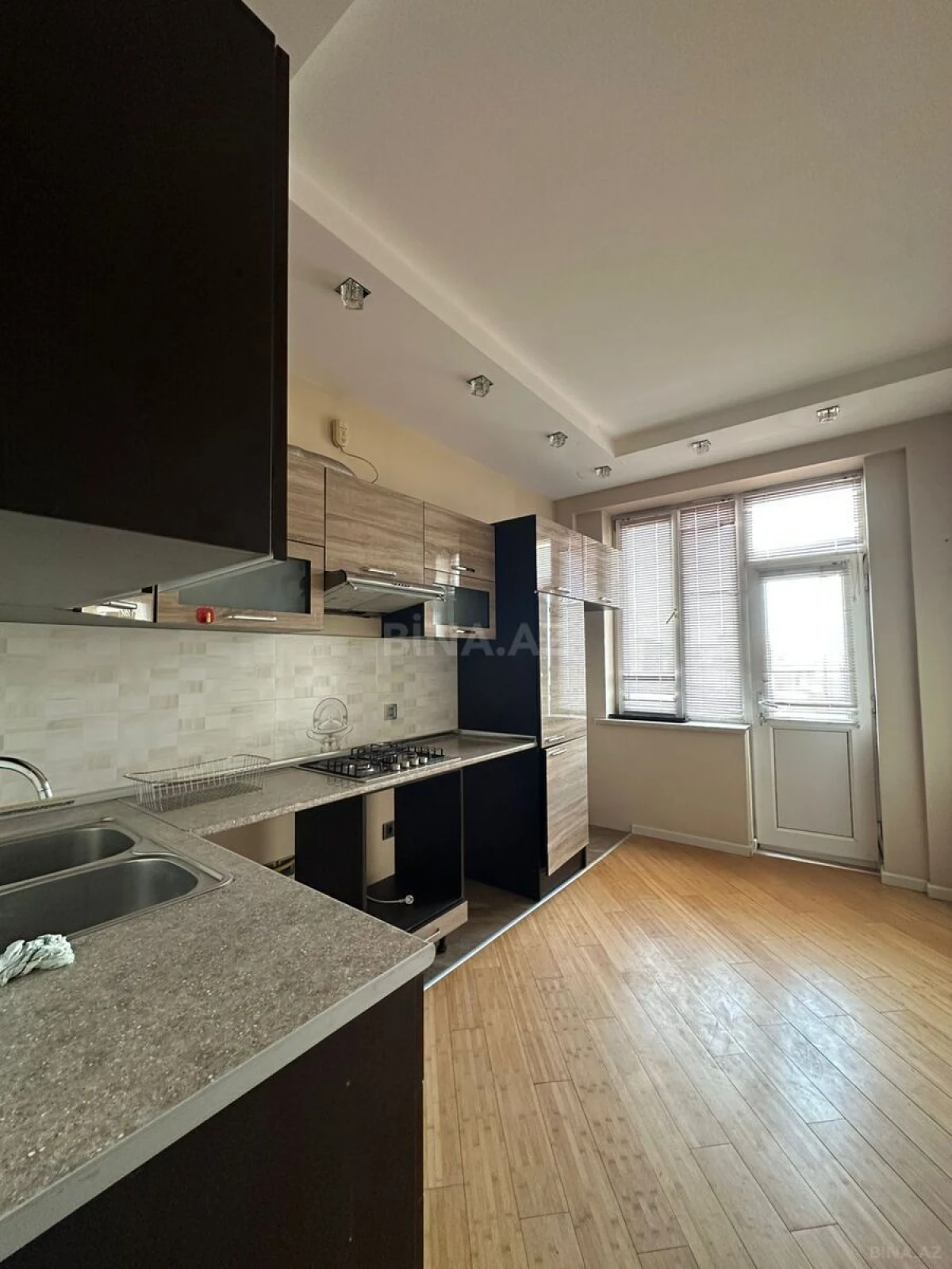 Satılır 3 otaqlı mənzil 125 m²
