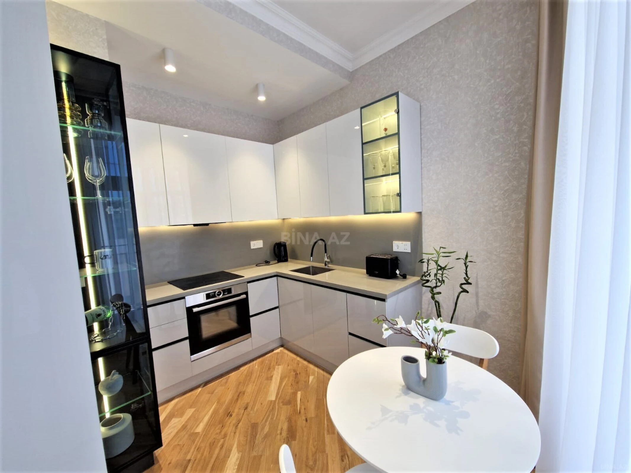 Kirayə verilir 2 otaqlı mənzil 100 m²