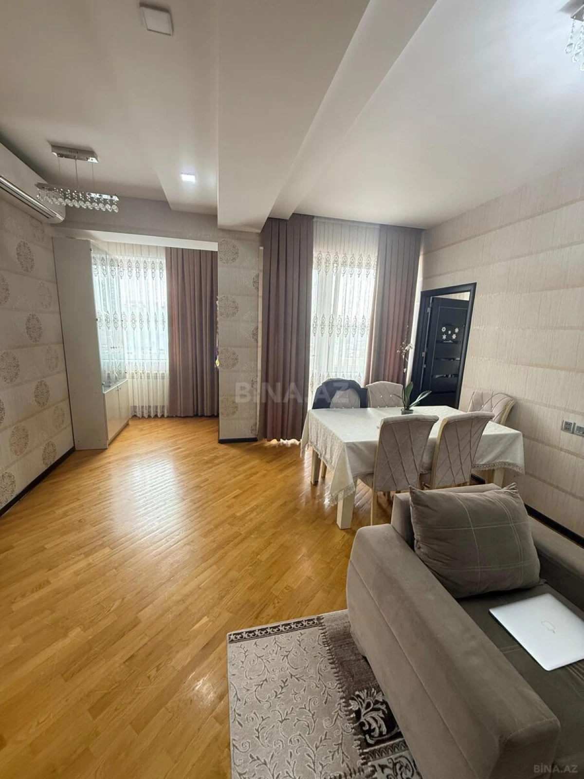Satılır 3 otaqlı mənzil 109 m²