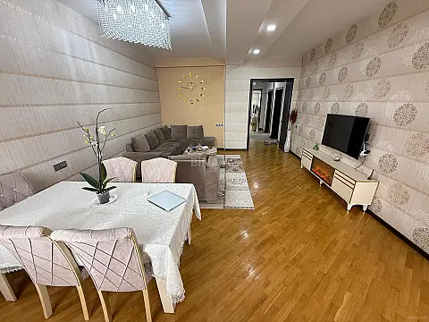 Satılır 3 otaqlı mənzil 109 m²