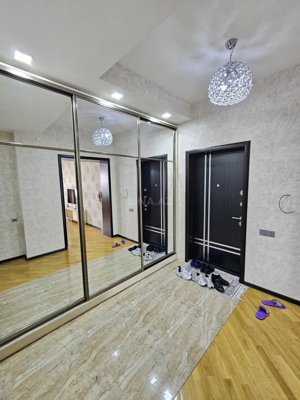 Satılır 3 otaqlı mənzil 109 m²