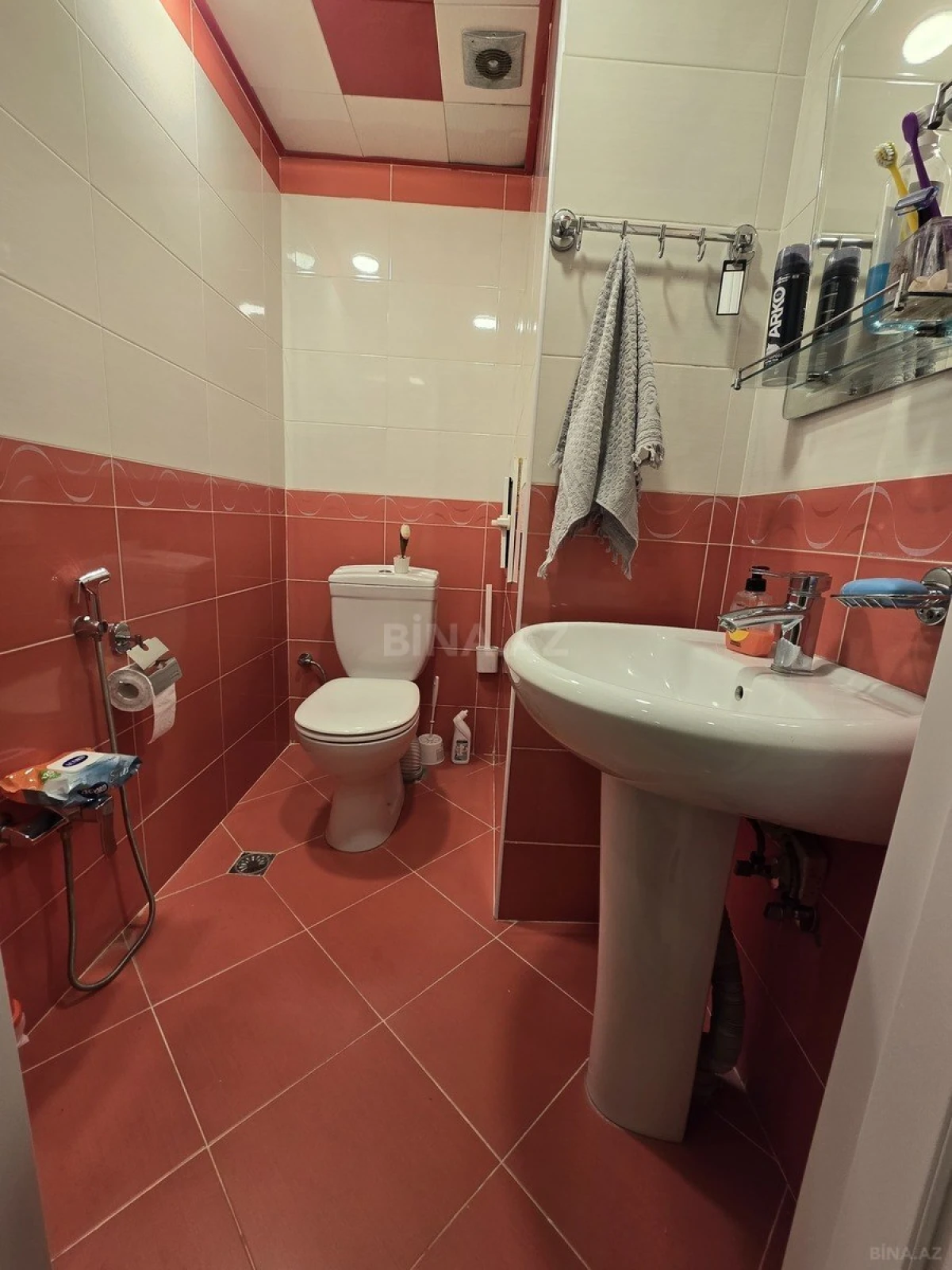 Satılır 2 otaqlı mənzil 96 m²