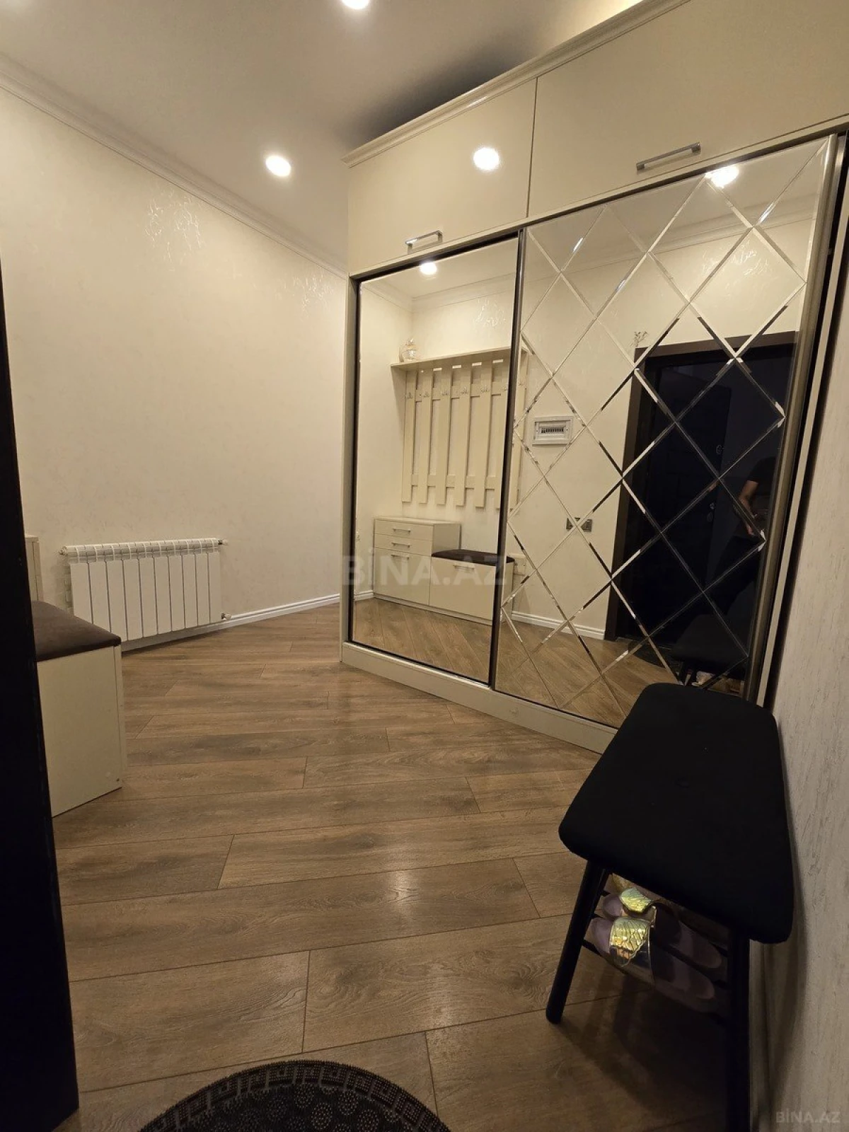 Satılır 2 otaqlı mənzil 96 m²