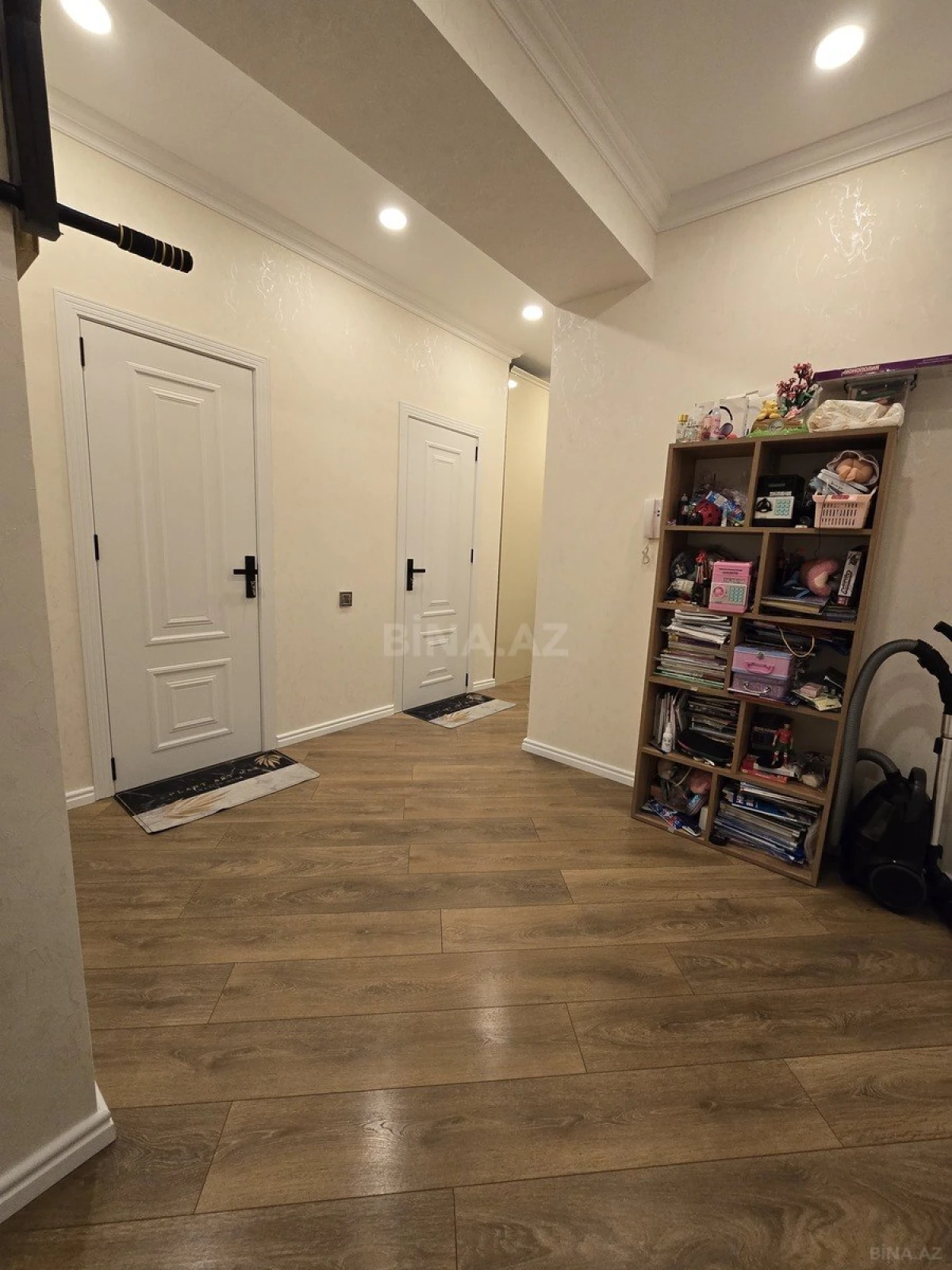 Satılır 2 otaqlı mənzil 96 m²