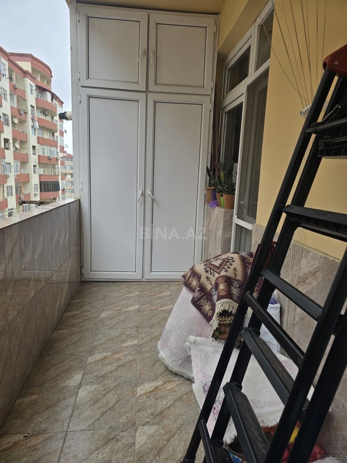 Satılır 2 otaqlı mənzil 96 m²
