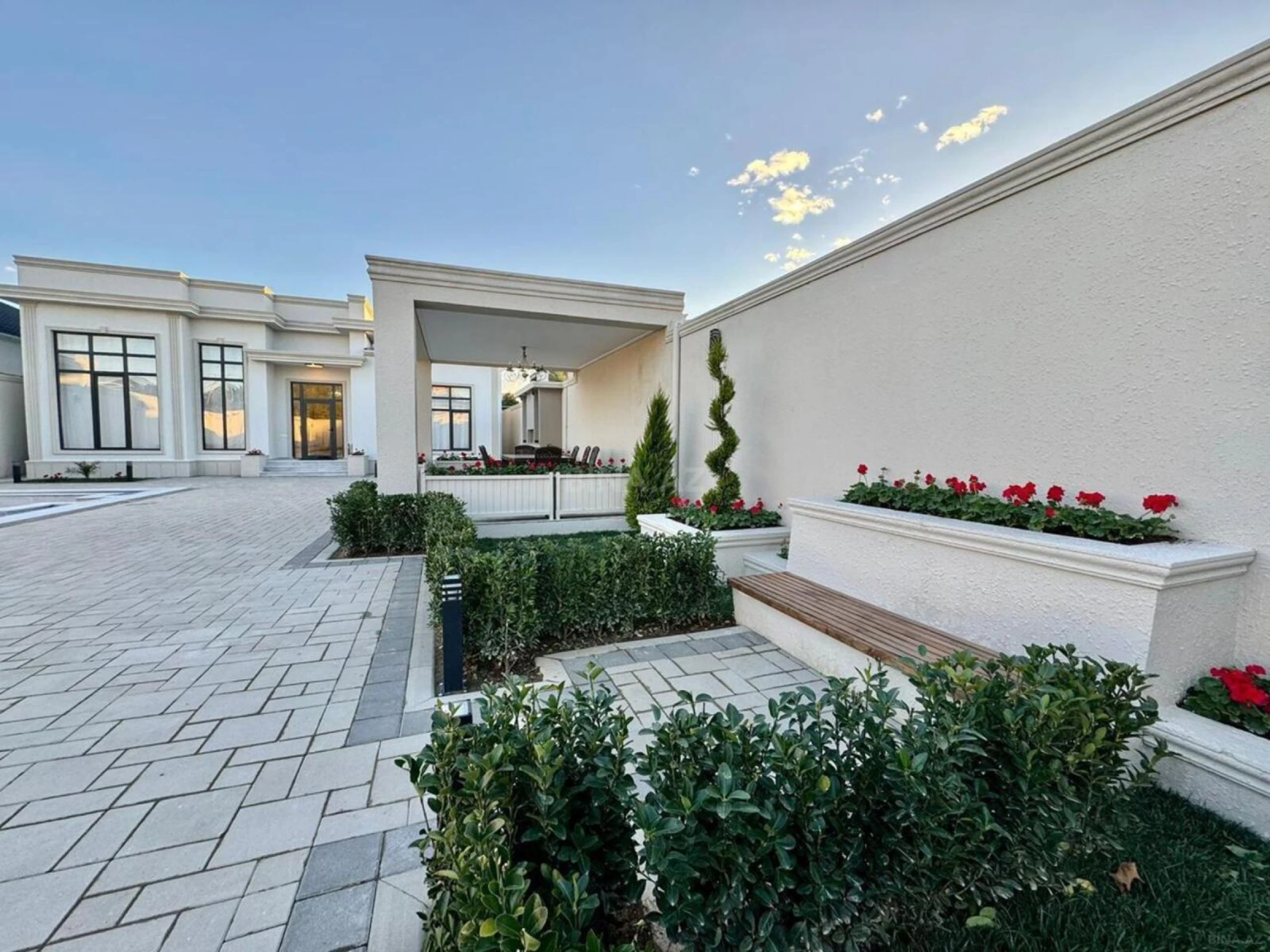 Kirayə verilir 5 otaqlı həyət evi 300 m²