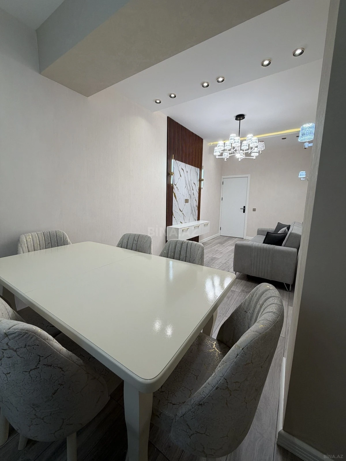 Satılır 2 otaqlı mənzil 78 m²