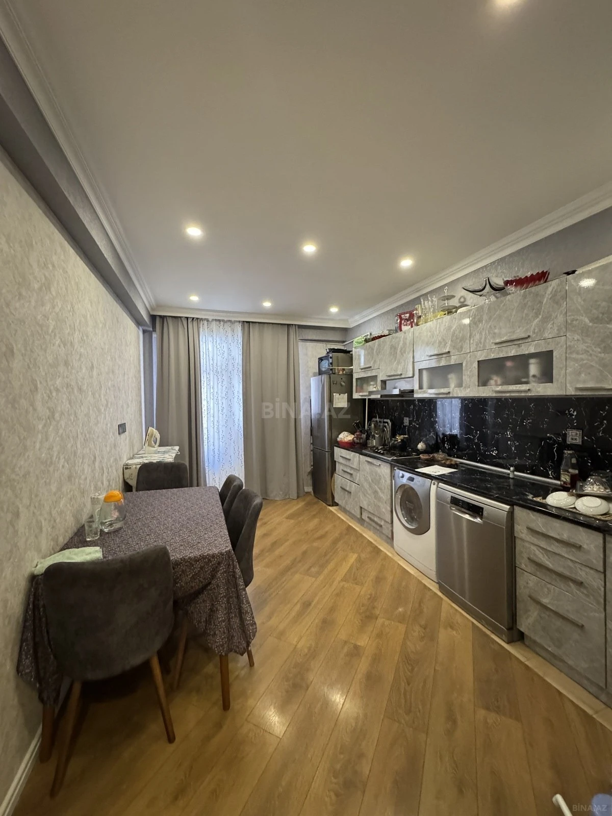 Satılır 2 otaqlı mənzil 98 m²