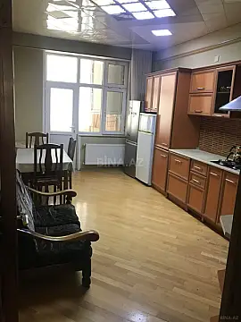 Satılır 3 otaqlı mənzil 127 m²