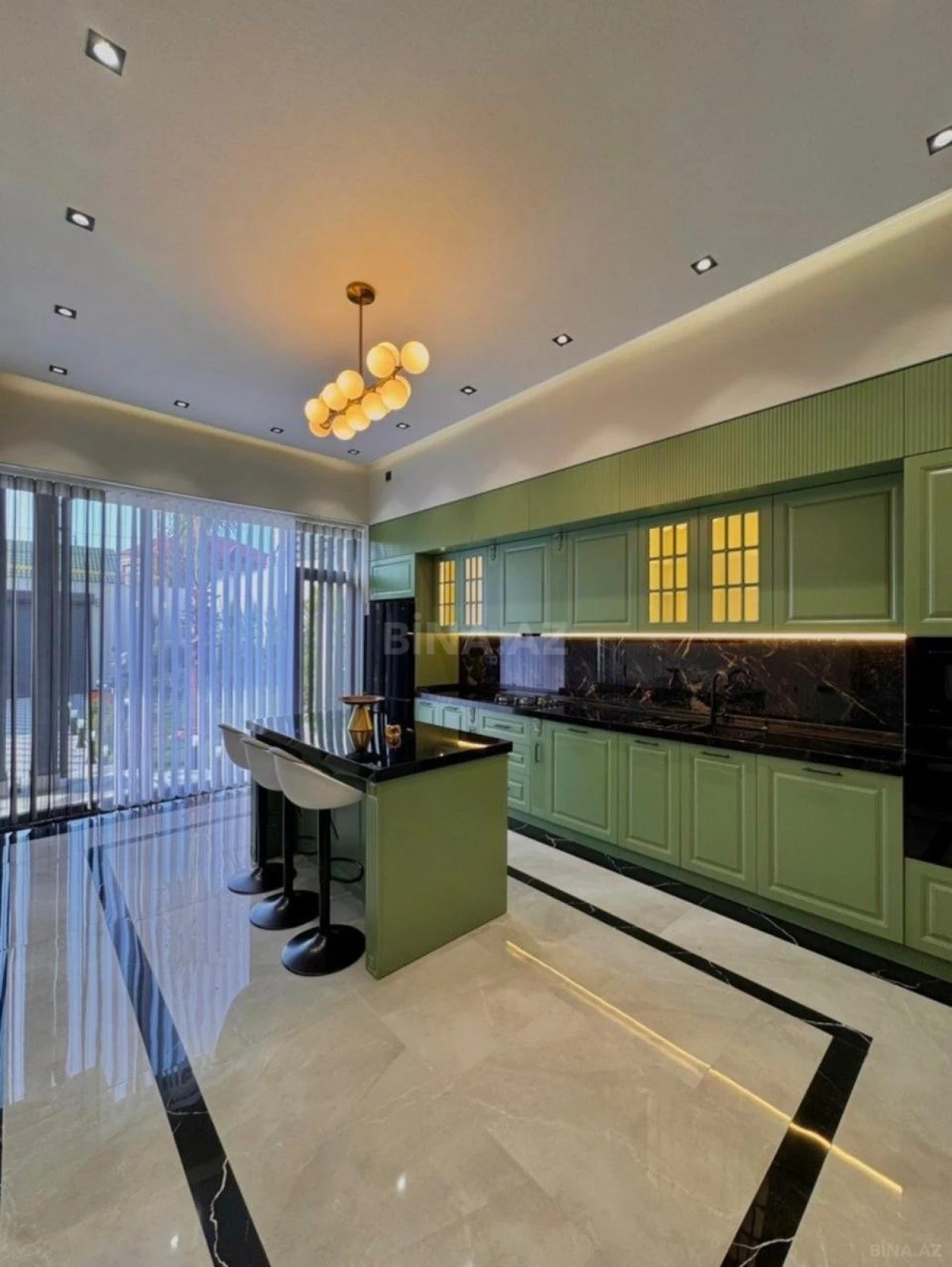 Kirayə verilir 4 otaqlı həyət evi 240 m²