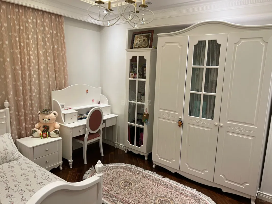 Kirayə verilir 4 otaqlı mənzil 155 m²