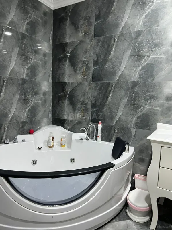 Kirayə verilir 4 otaqlı mənzil 155 m²