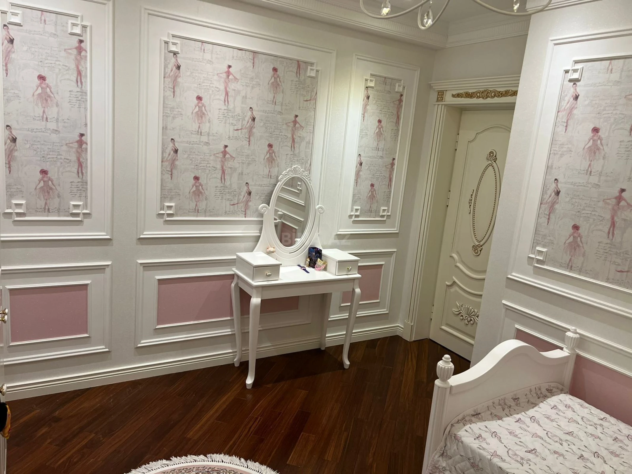 Kirayə verilir 4 otaqlı mənzil 155 m²