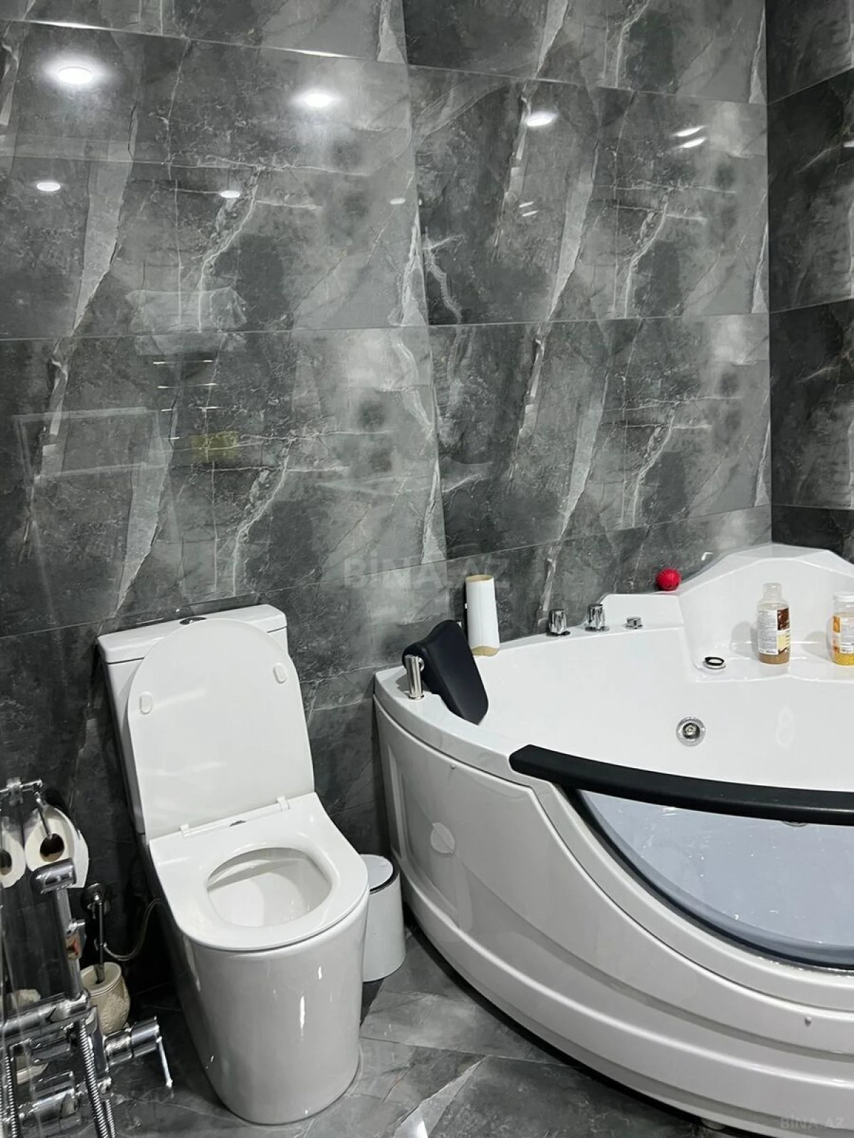 Kirayə verilir 4 otaqlı mənzil 155 m²