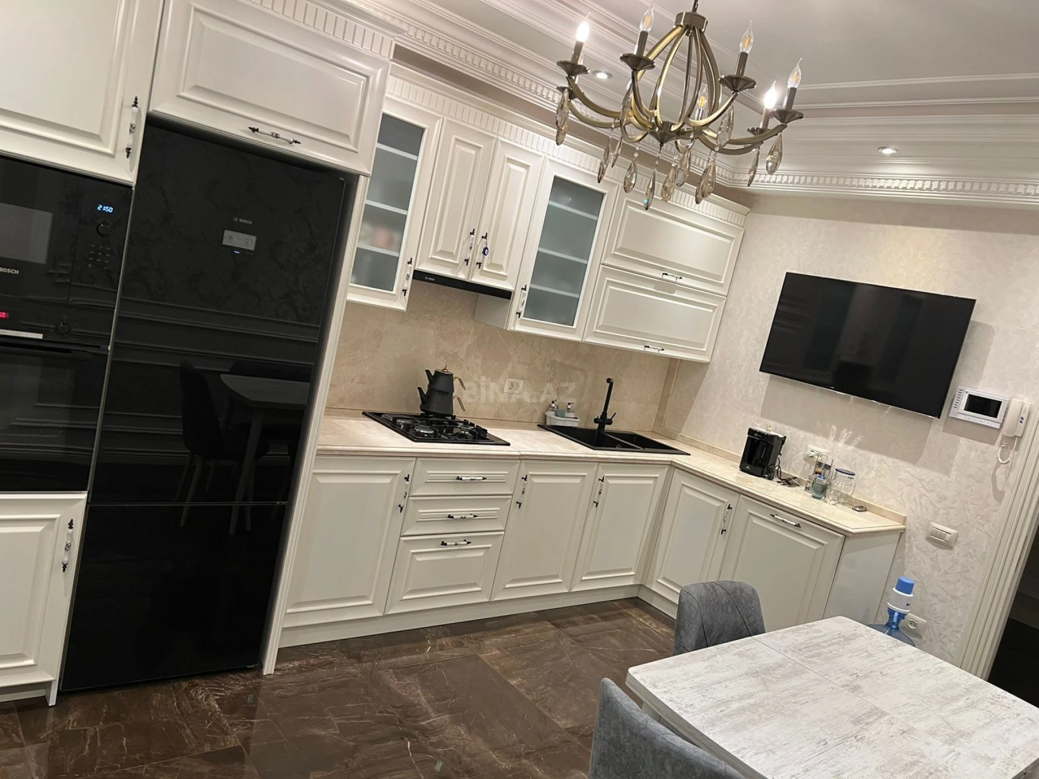 Kirayə verilir 4 otaqlı mənzil 155 m²