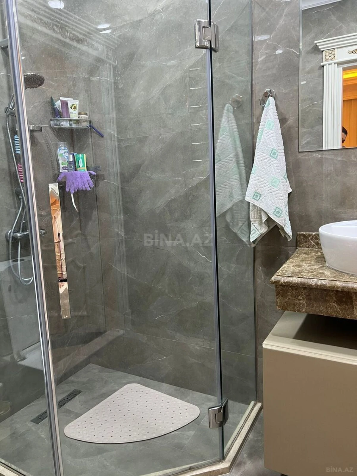 Kirayə verilir 4 otaqlı mənzil 155 m²