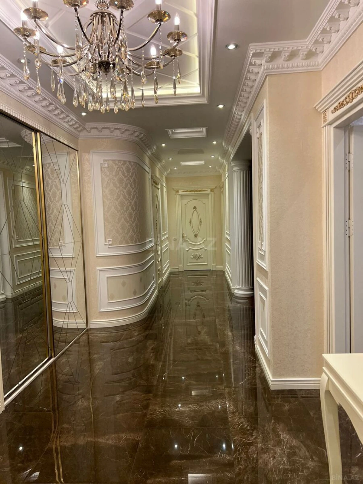 Kirayə verilir 4 otaqlı mənzil 155 m²