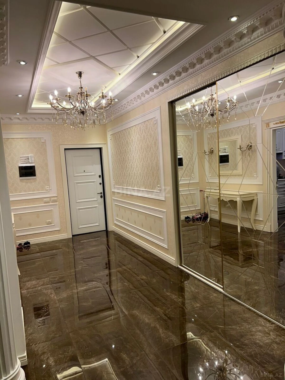 Kirayə verilir 4 otaqlı mənzil 155 m²