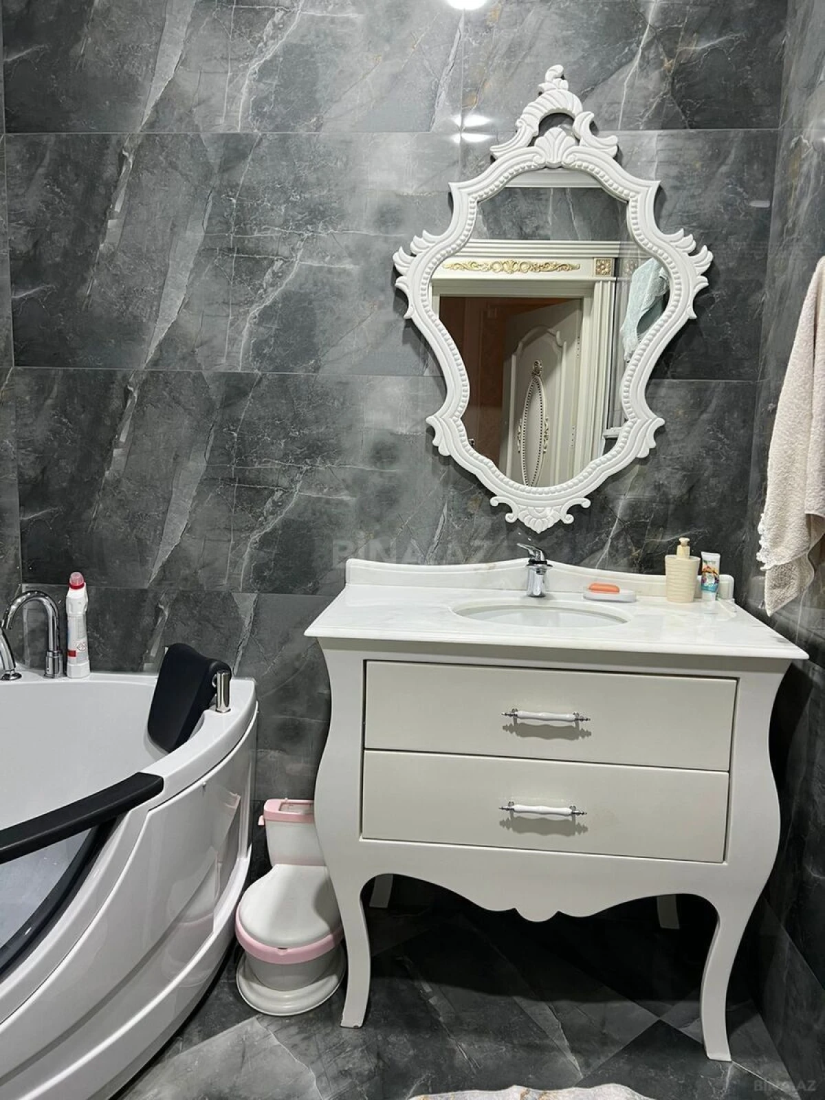 Kirayə verilir 4 otaqlı mənzil 155 m²