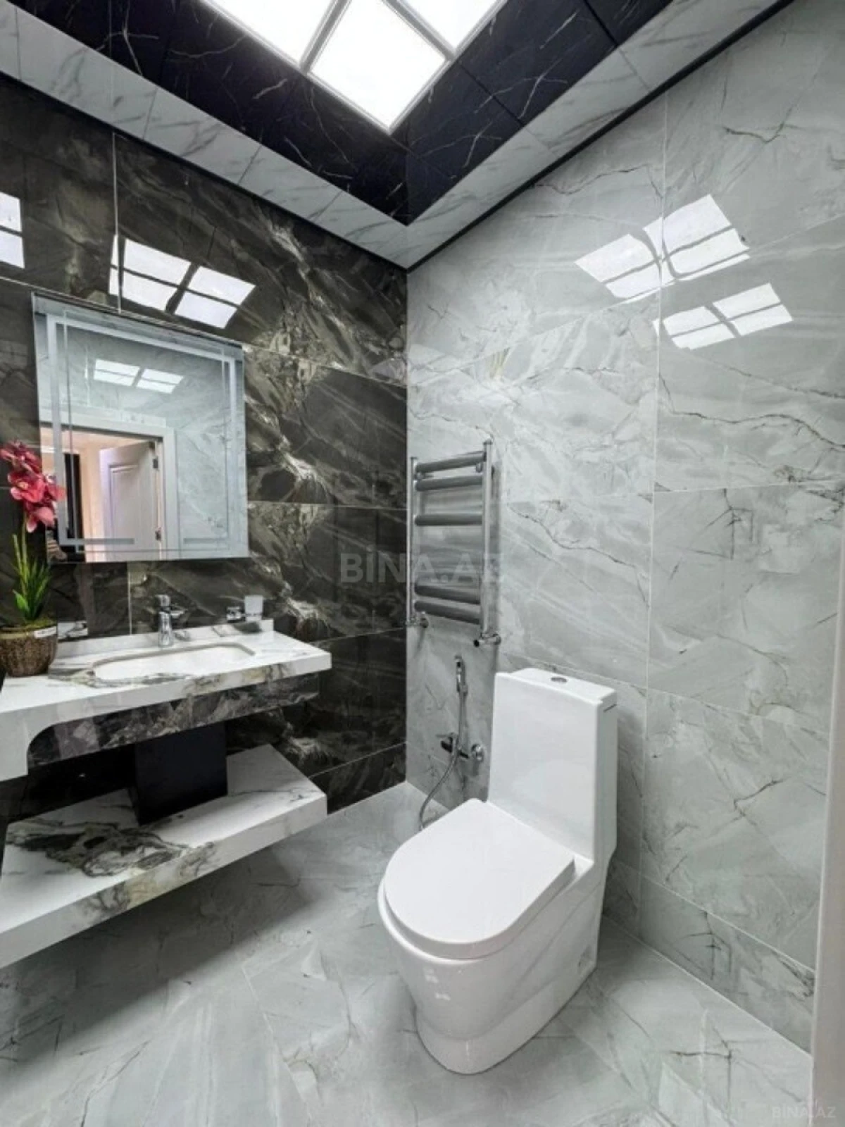 Satılır 2 otaqlı mənzil 85 m²