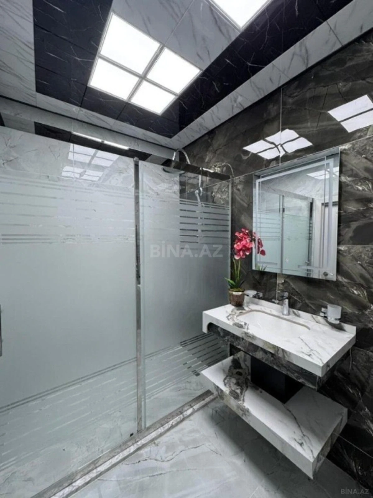 Satılır 2 otaqlı mənzil 85 m²